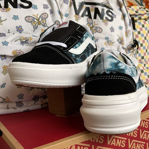 Vans WMNS Old Skool Over
Tie-Dye Black/Multi
VN0A7Q5EBMV Platforms - Picture 10 of 16